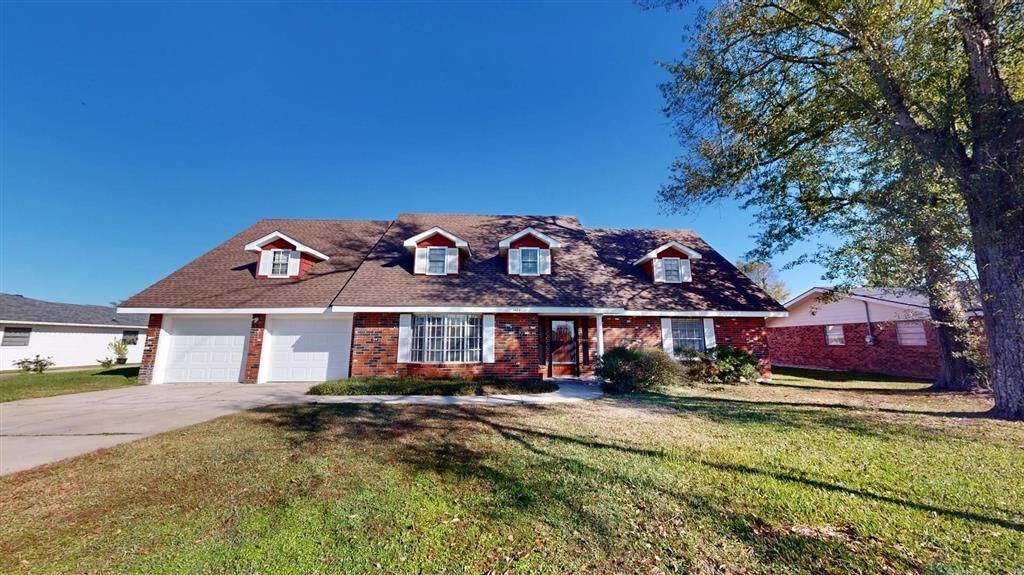 Property Photo: 1424 Rue Des Chene LA 70669