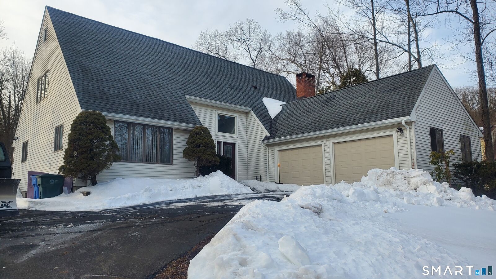 Property Photo:  1380 Paradise Avenue  CT 06514 