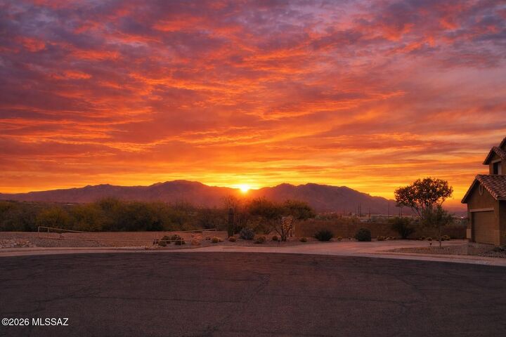 Property Photo:  7422 W River Rim Place  AZ 85743 