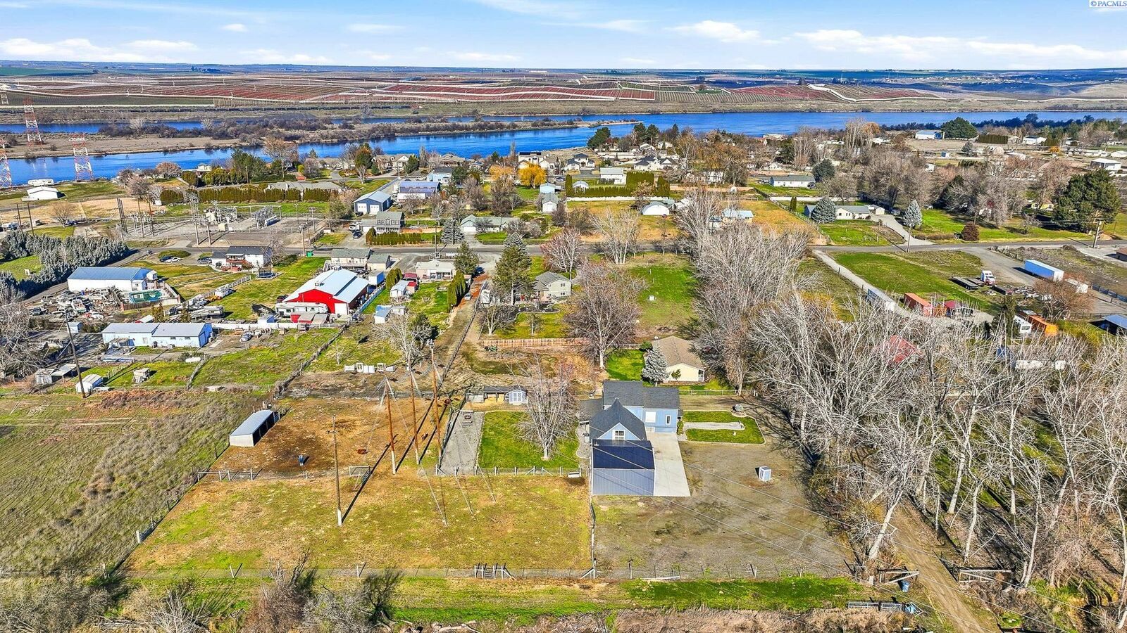 Property Photo:  90 White Dr  WA 99323 