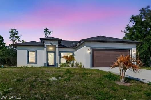 Property Photo: 1103 E 7th St FL 33972