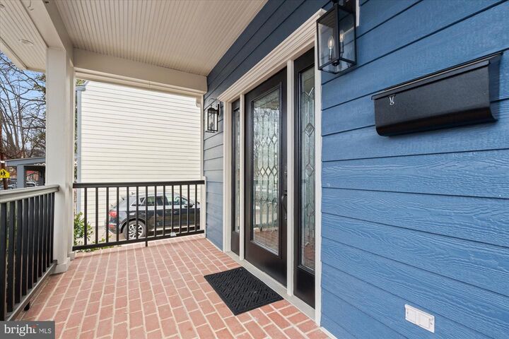 Property Photo:  106 E Oxford Avenue  VA 22301 