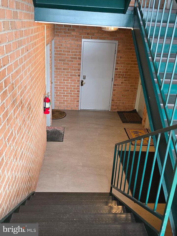 Property Photo: 1100 Lisadale Circle 1A MD 21228