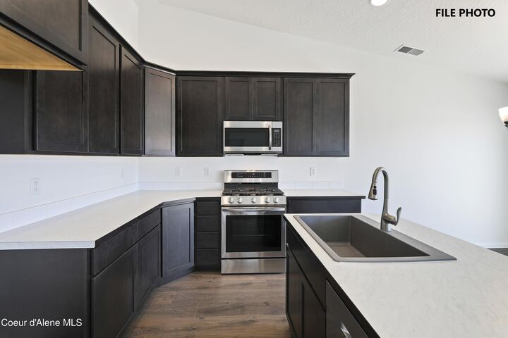 Property Photo:  1412 E Allenby Ave  ID 83854 