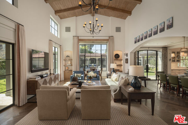 Property Photo:  621 N Maple Dr  CA 90210 