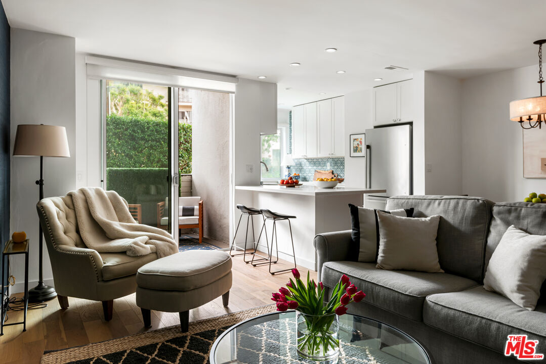 Property Photo: 7250 Franklin Ave CA 90046