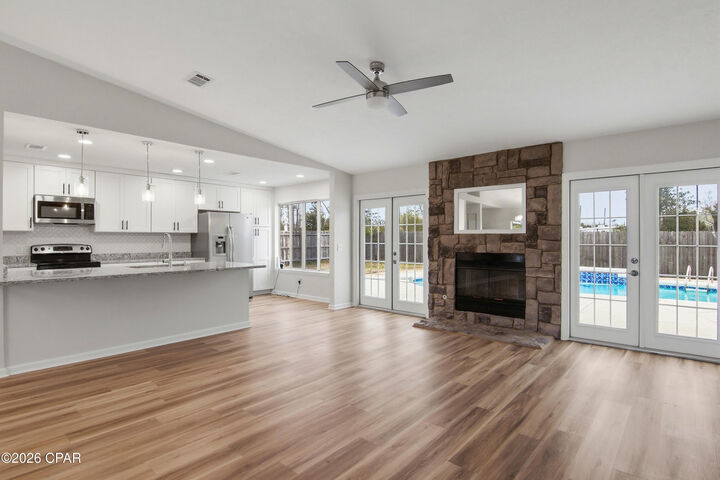 Property Photo:  1604 E 13th Plaza  FL 32444 