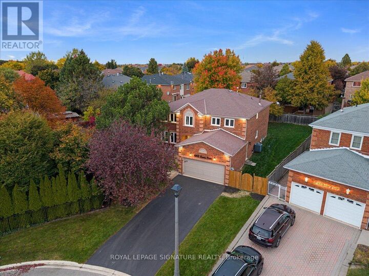 Property Photo: 1093 Senlac Court ON L5V 1B8