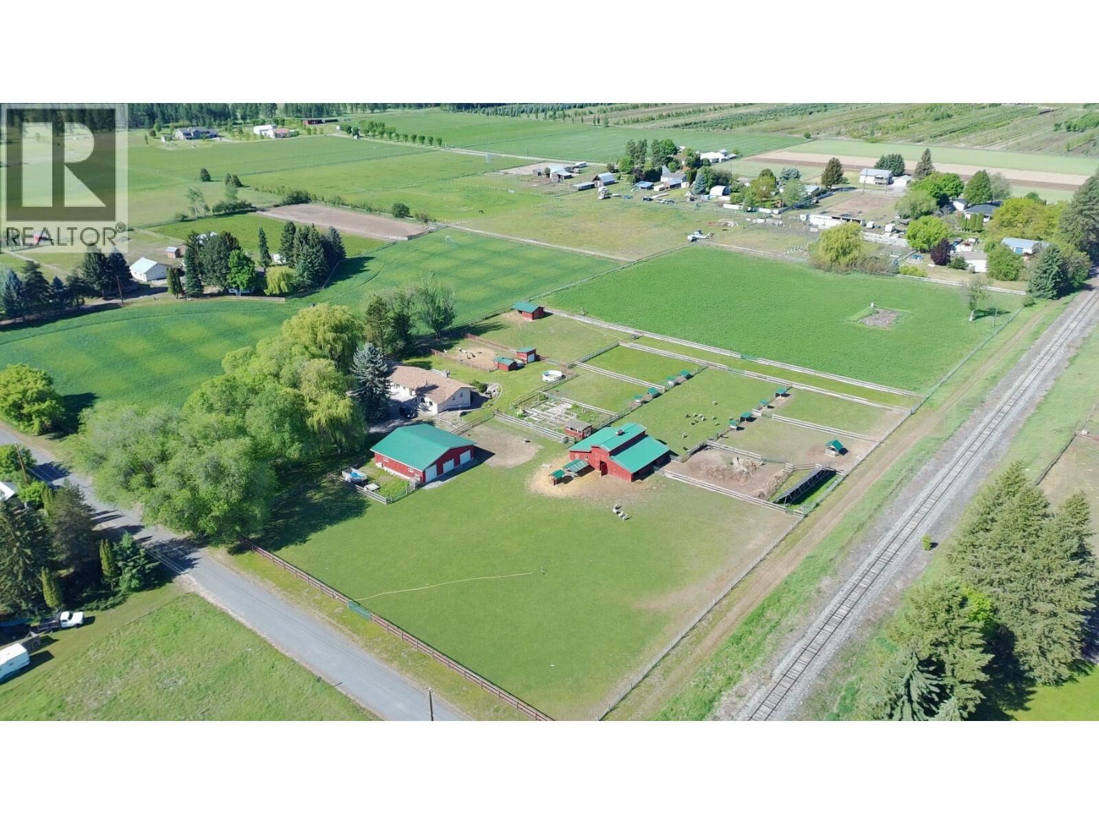 Property Photo: 5175 Siminoff Road BC V0H 1H4