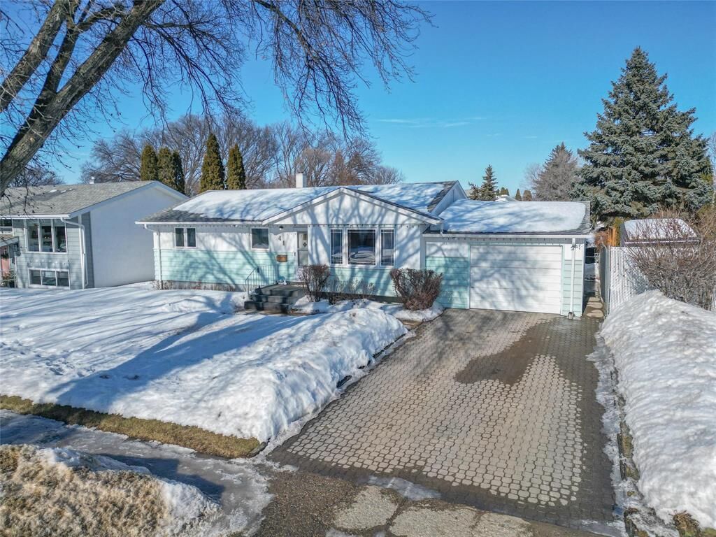 Property Photo: 41 Balsam Crescent MB R7B 0Z6