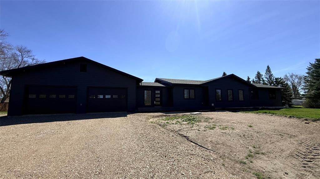 Property Photo: 322 Broadway Street MB R0M 0M0