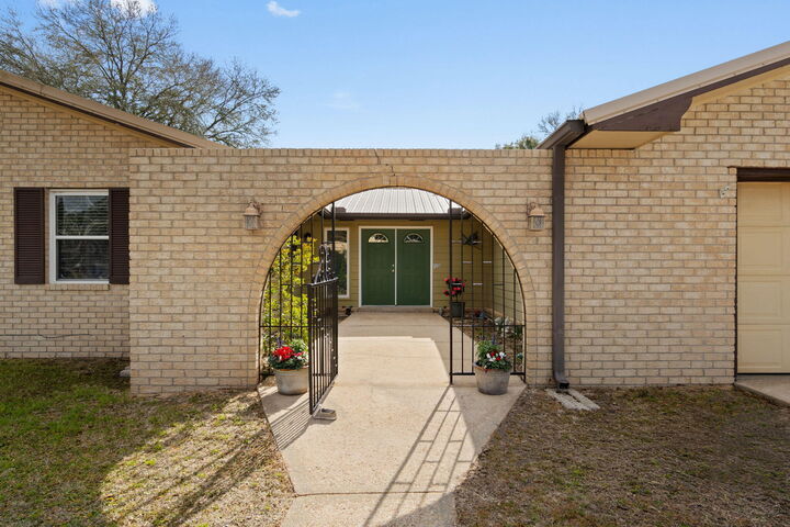 Property Photo:  676 NE Merioneth Drive  FL 32547 