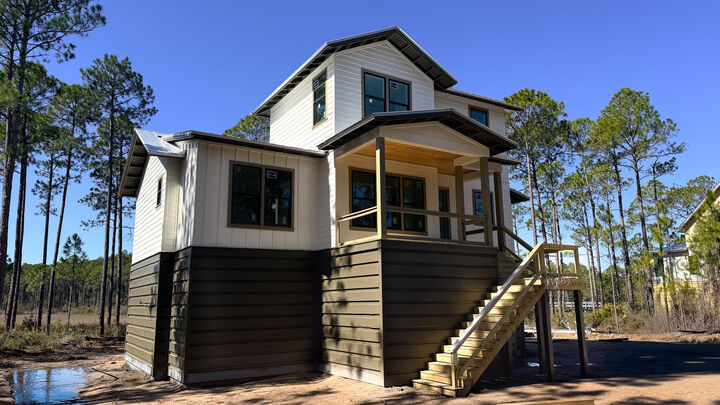 Property Photo:  7705 Vireo Lane  FL 32413 