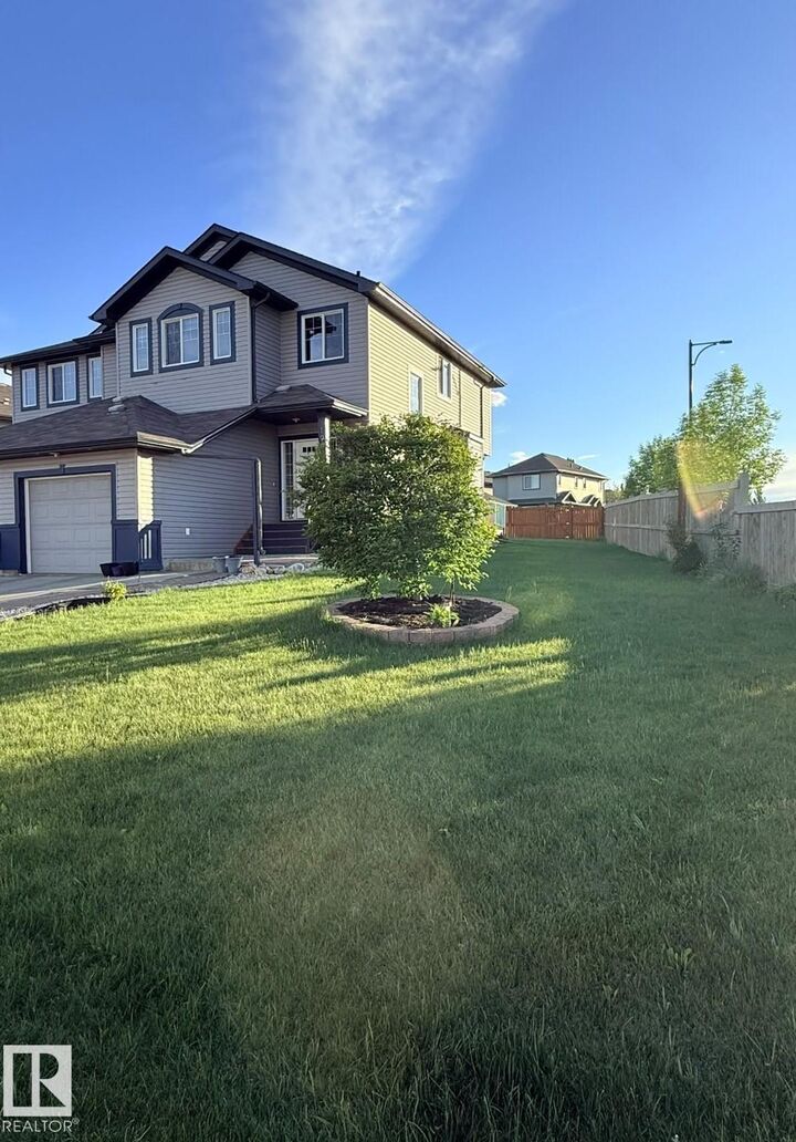 1904 118 Street SW — photo 1