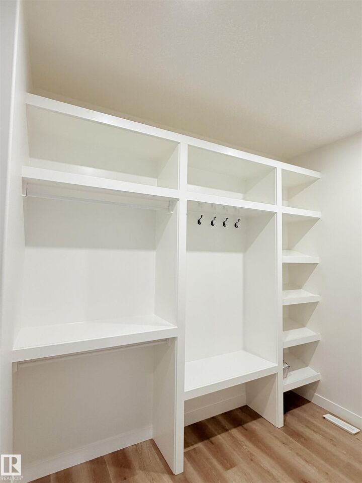 Property Photo:  3150 Magpie Way NW  AB T5S 0K8 