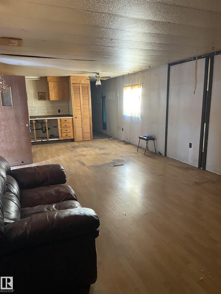 Property Photo:  4914 50st  AB T0G 0R0 