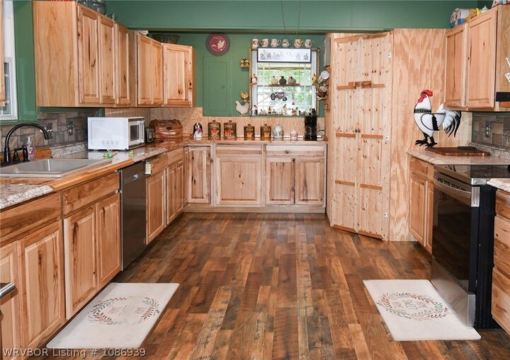 Property Photo: 1108 Maple Lane OK 74462