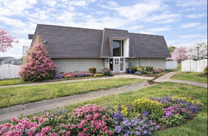 Property Photo:  707 La Fontenay Ct  KY 40223 