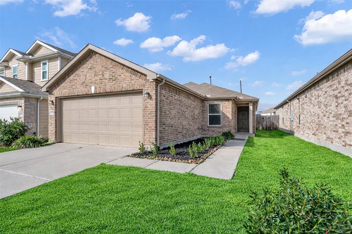 Property Photo: 6715 Hillsdale Creek Drive TX 77084