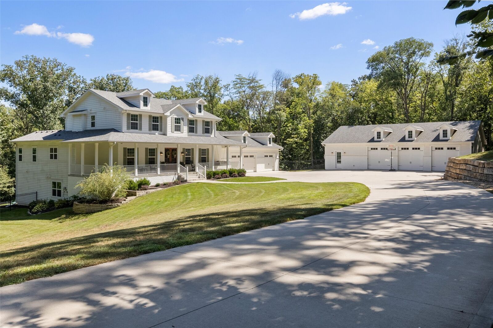 Property Photo: 29015 Hickory Lodge Drive IA 50261