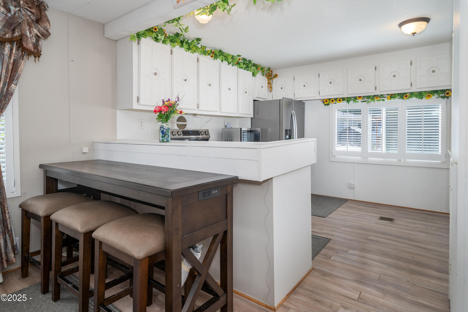 Property Photo: 4875 N Hwy 101 92 OR 97341