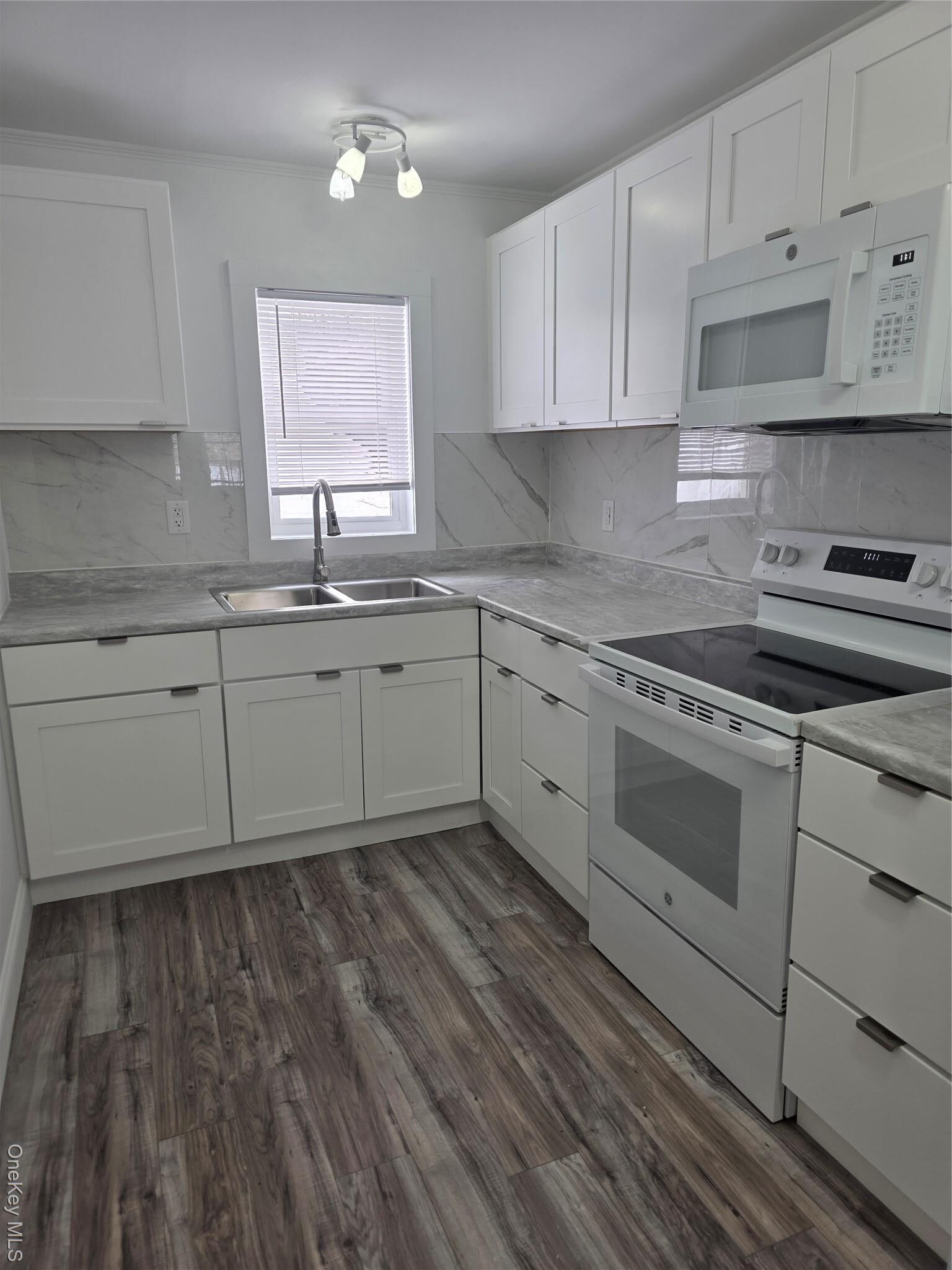 Property Photo:  1 Huguenot Street 44  NY 12561 