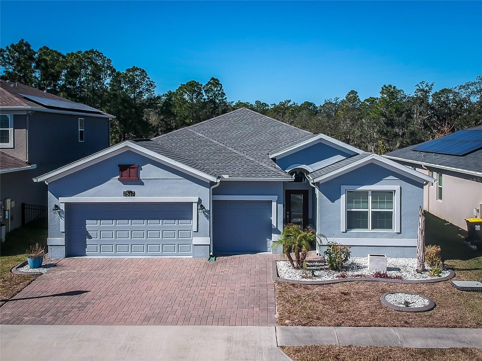 Property Photo:  2537 Camden Park Circle  FL 33837 