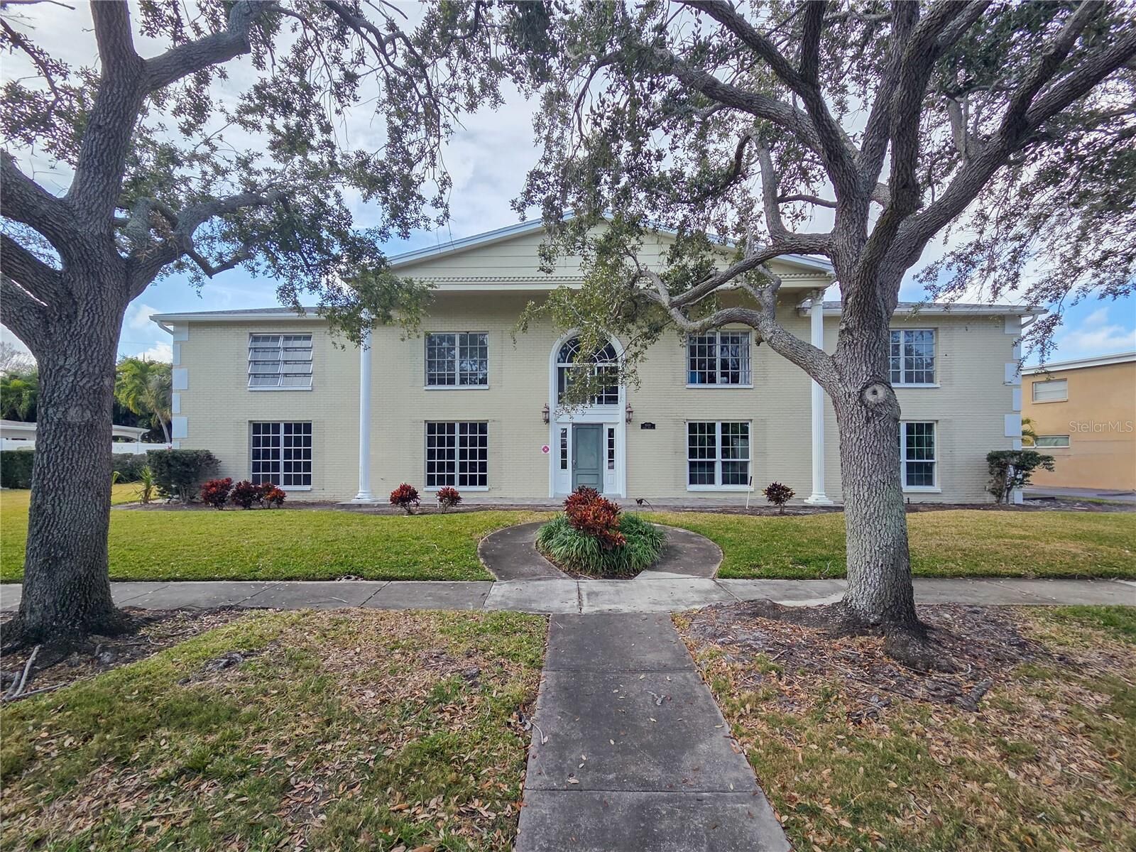 Property Photo: 1000 Rafael Boulevard NE 2 FL 33704