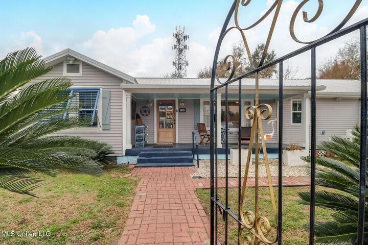 Property Photo:  330 Easterbrook Street  MS 39520 