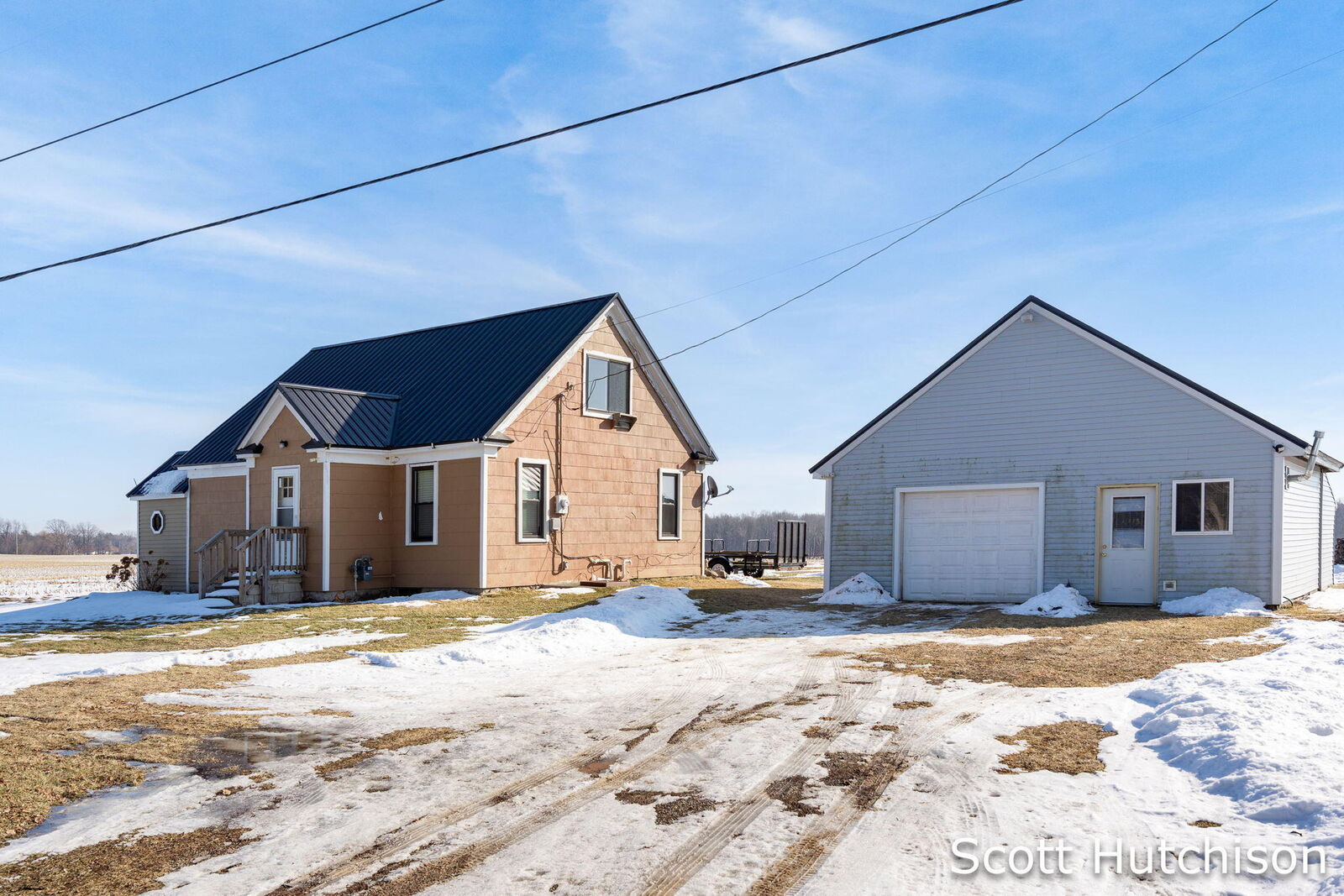 Property Photo:  1300 E Coral Road  MI 48829 