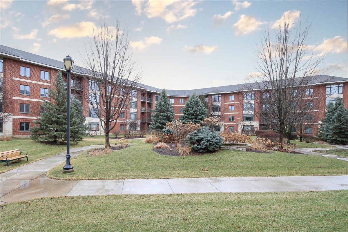 Property Photo:  855 E 22nd Street 304  IL 60148 