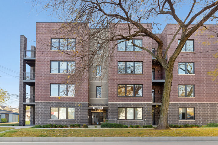 Property Photo:  3653 W Barry Avenue 1E  IL 60618 