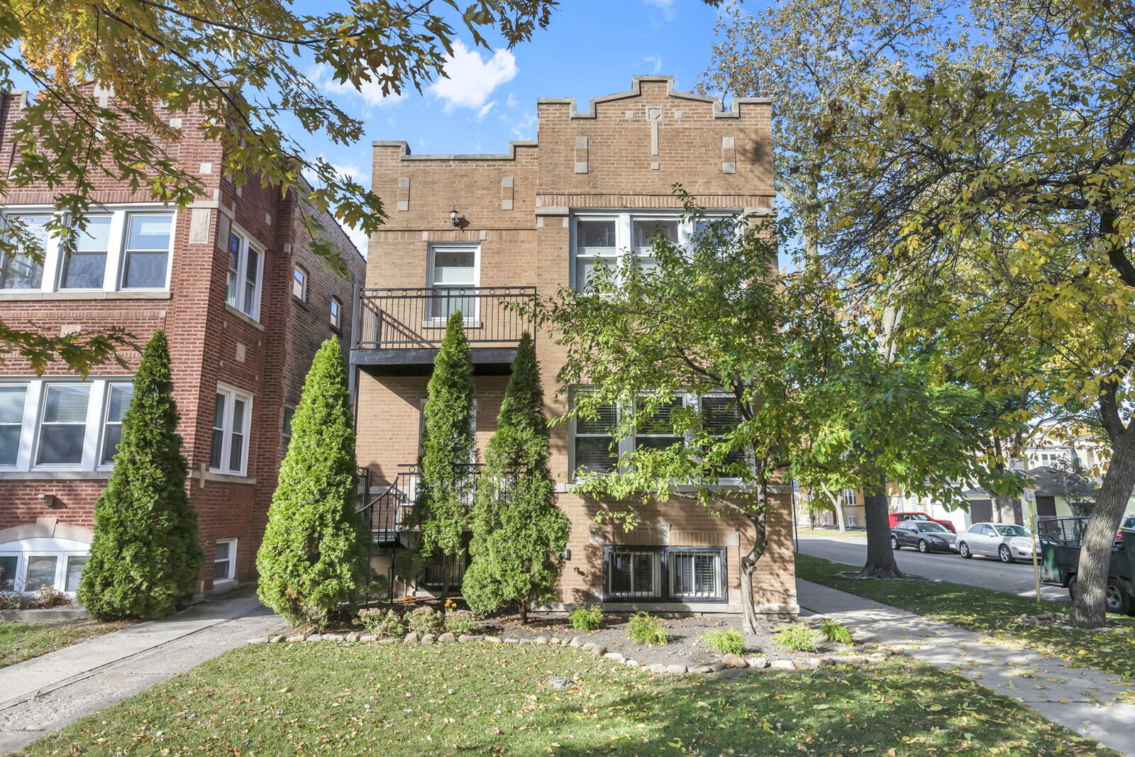 Property Photo:  3805 W Roscoe Street 1E  IL 60618 