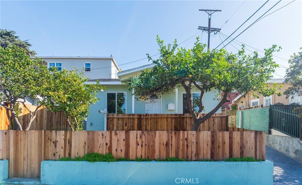 Property Photo:  1680 S Rimpau Boulevard  CA 90019 