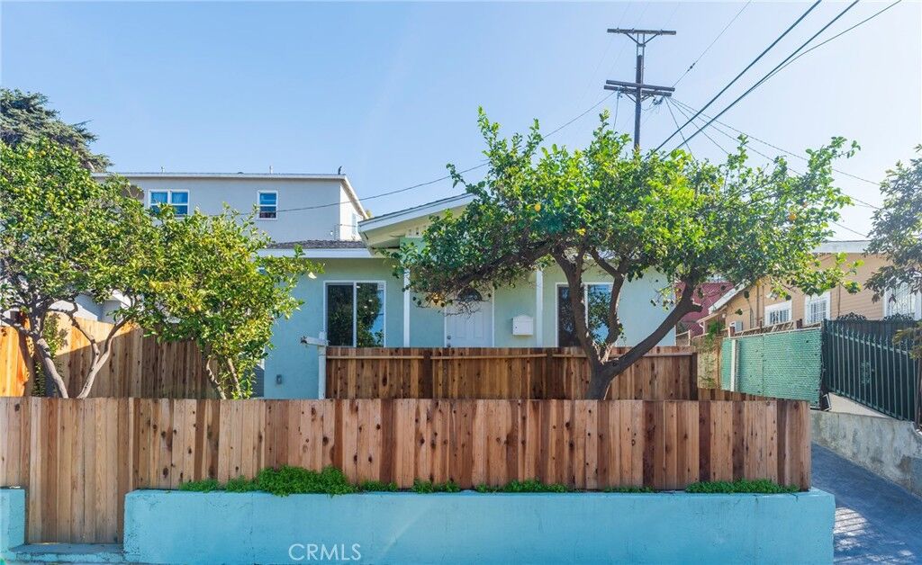 Property Photo:  1680 S Rimpau Boulevard  CA 90019 