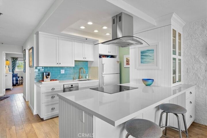 Property Photo:  615 Esplanade 504  CA 90277 