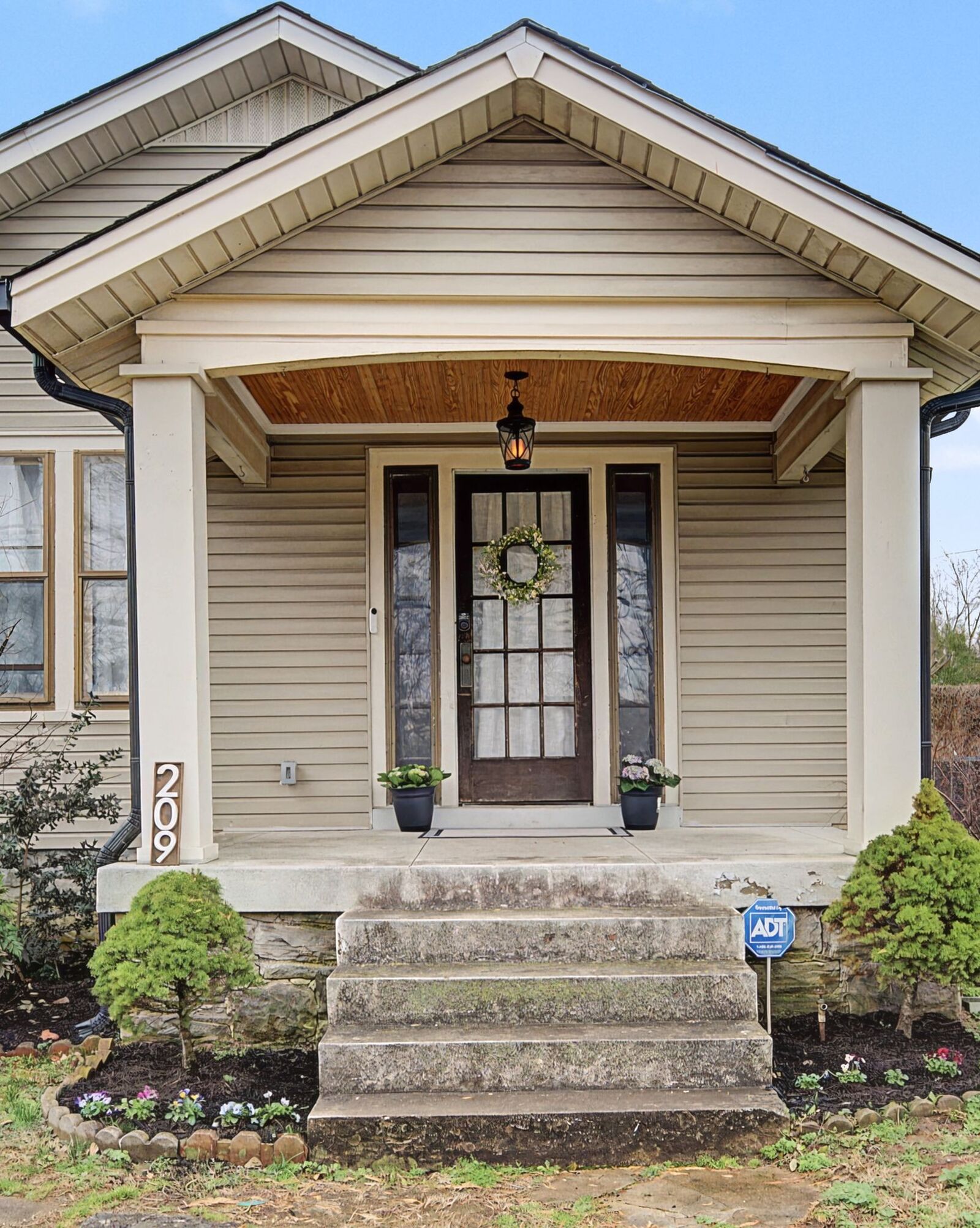 Property Photo:  209 McCall St  TN 37211 