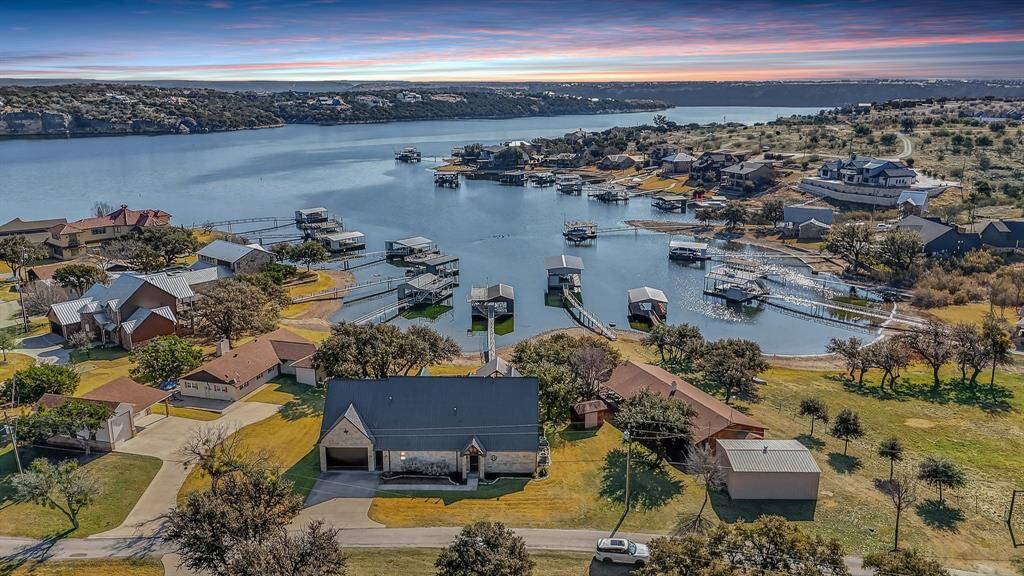 Property Photo:  1010 Robin Lane  TX 76449 