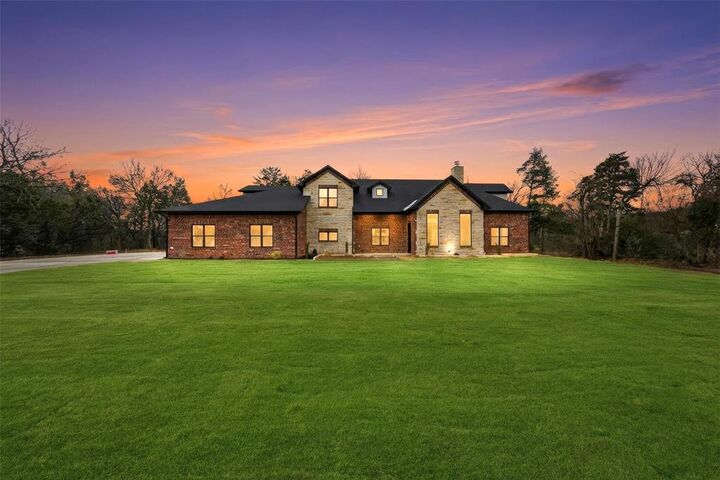 Property Photo:  326 Willow Creek Lane  TX 75154 