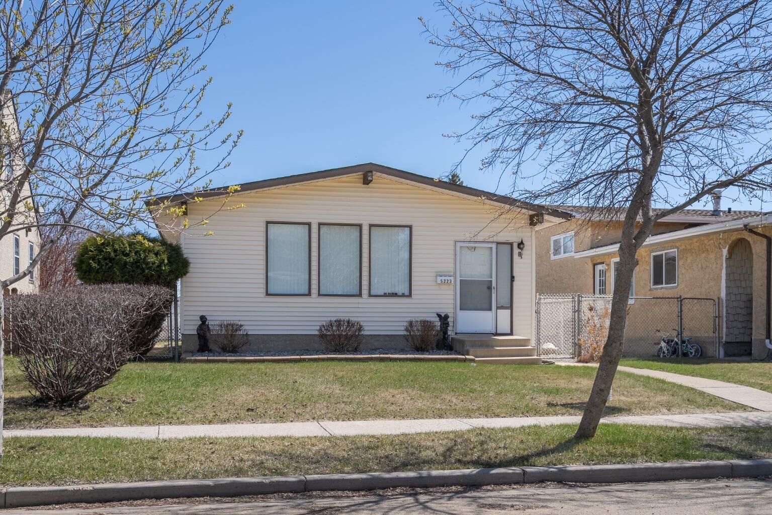Property Photo:  5223 42 Street  AB T4V 1A7 