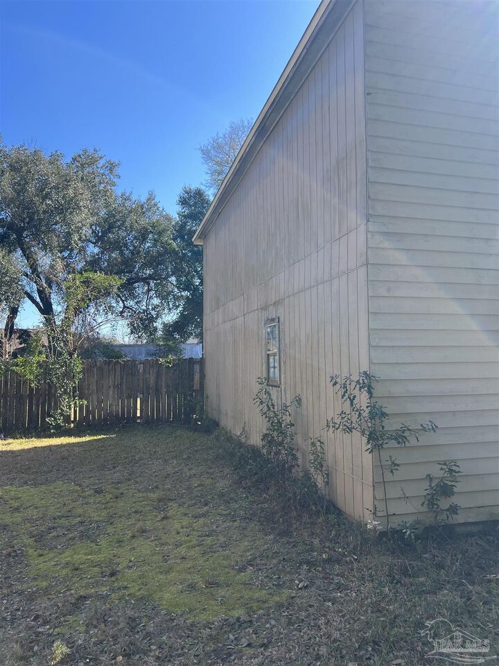 Property Photo:  8146 Stonebrook Dr  FL 32514 