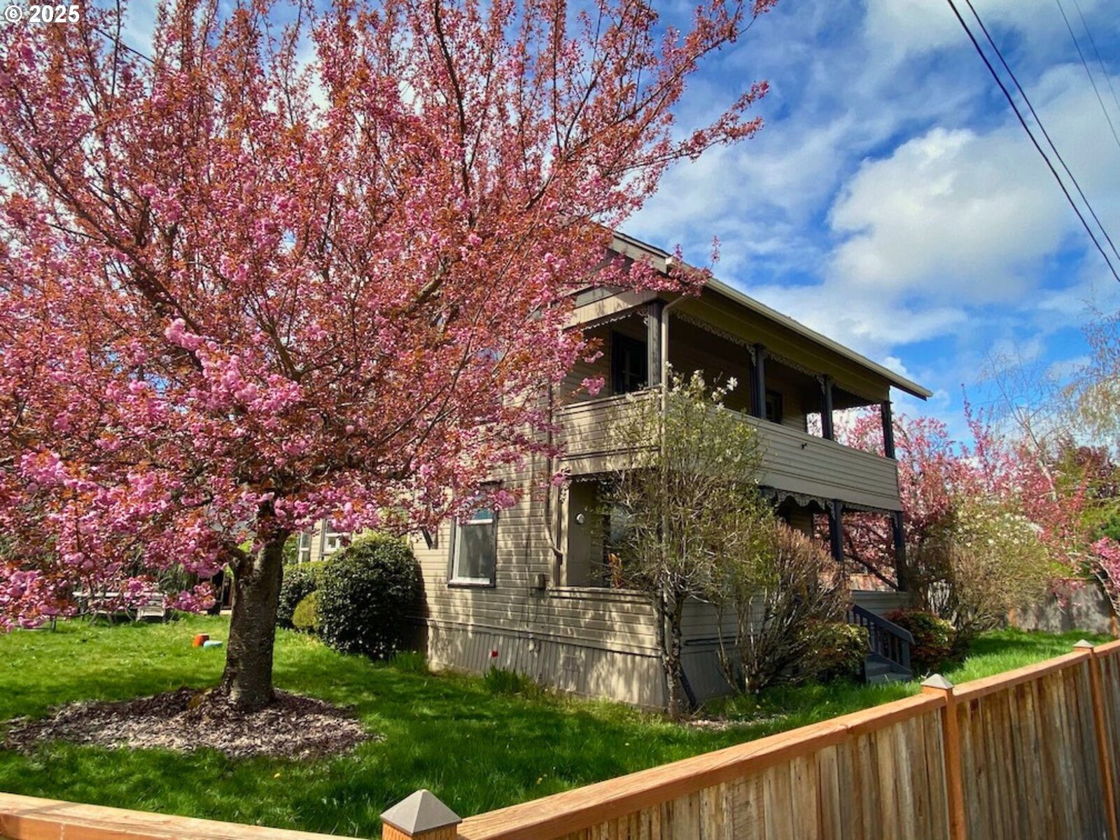 Property Photo:  409 N 8th St  OR 97424 