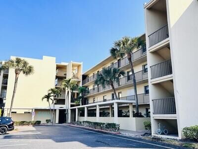 Property Photo: 890 N Federal Highway 403 FL 33462