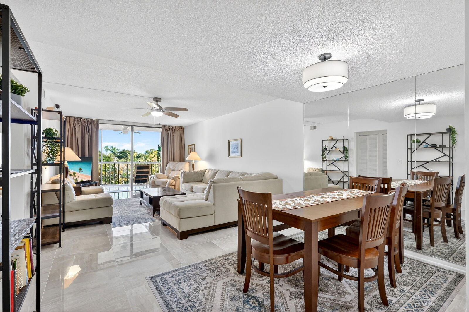 Property Photo: 890 N Federal Highway 403 FL 33462