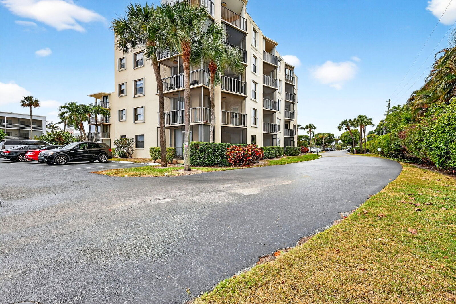 Property Photo:  890 N Federal Highway 403  FL 33462 