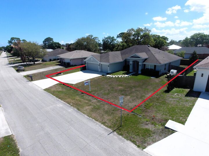 Property Photo: 294 SW Statler Avenue FL 34984