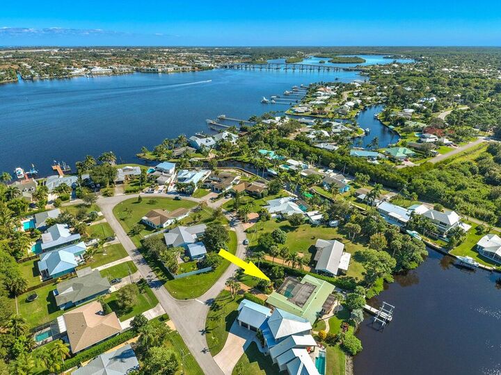 Property Photo:  1282 SW Pelican Crescent  FL 34990 