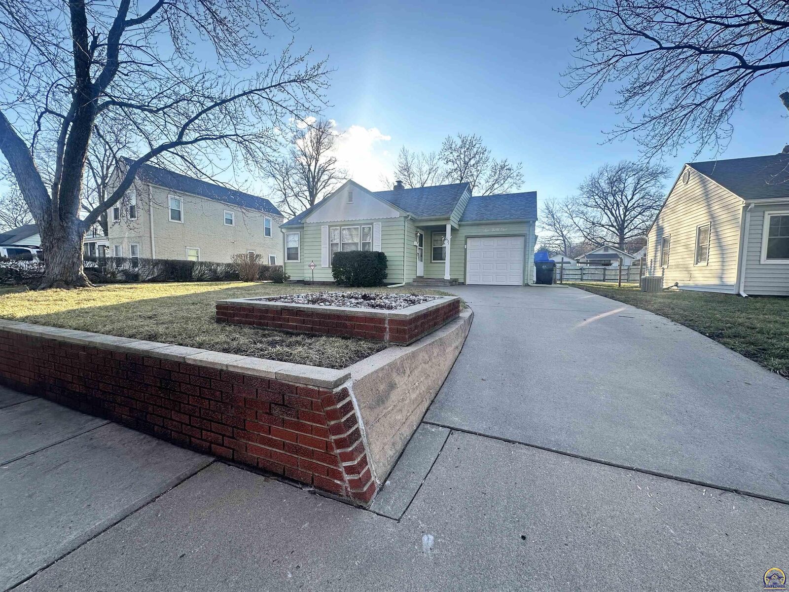 Property Photo:  631 SW High Ave  KS 66606 