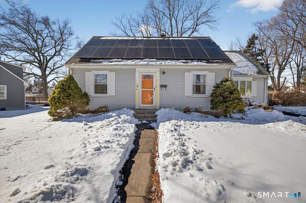 Property Photo:  12 Pond Road  CT 06514 