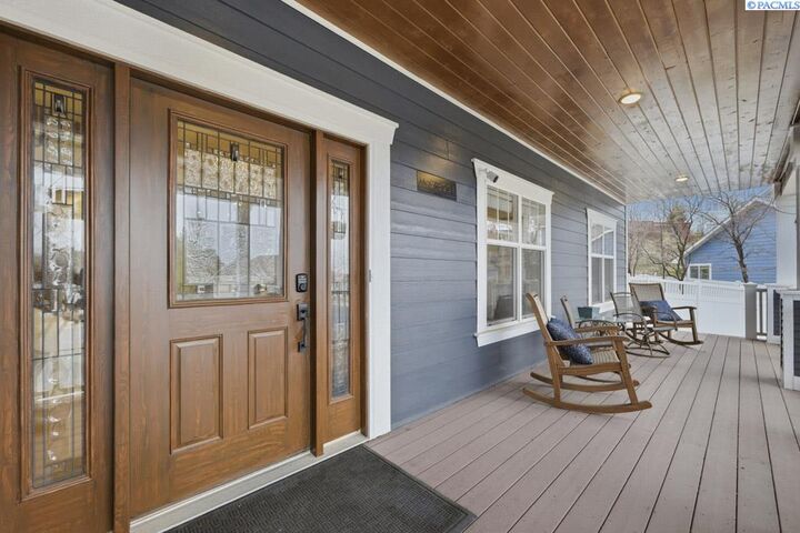 Property Photo:  1027 SW Ryan Ct  WA 99163 